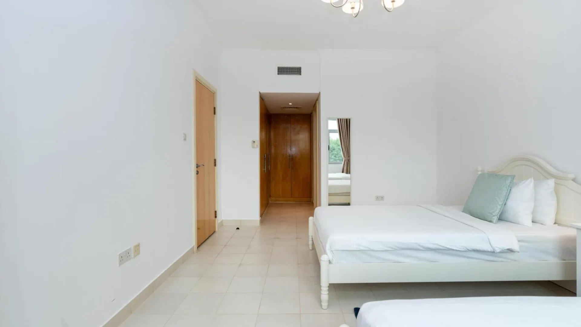 Lux Bnb I Turia Tower I Lake & Garden View 迪拜