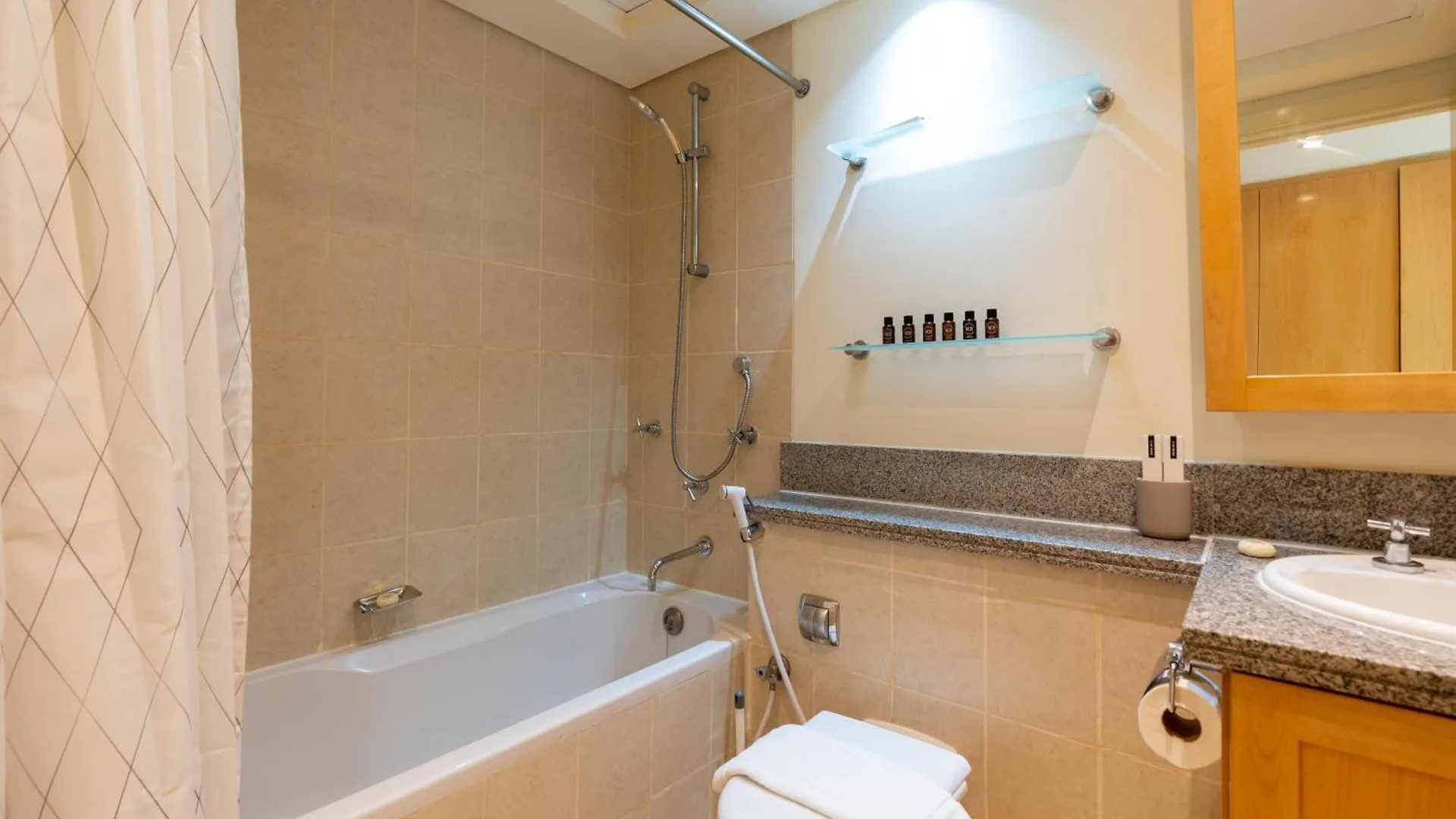 Lux Bnb I Turia Tower I Lake & Garden View 迪拜 公寓