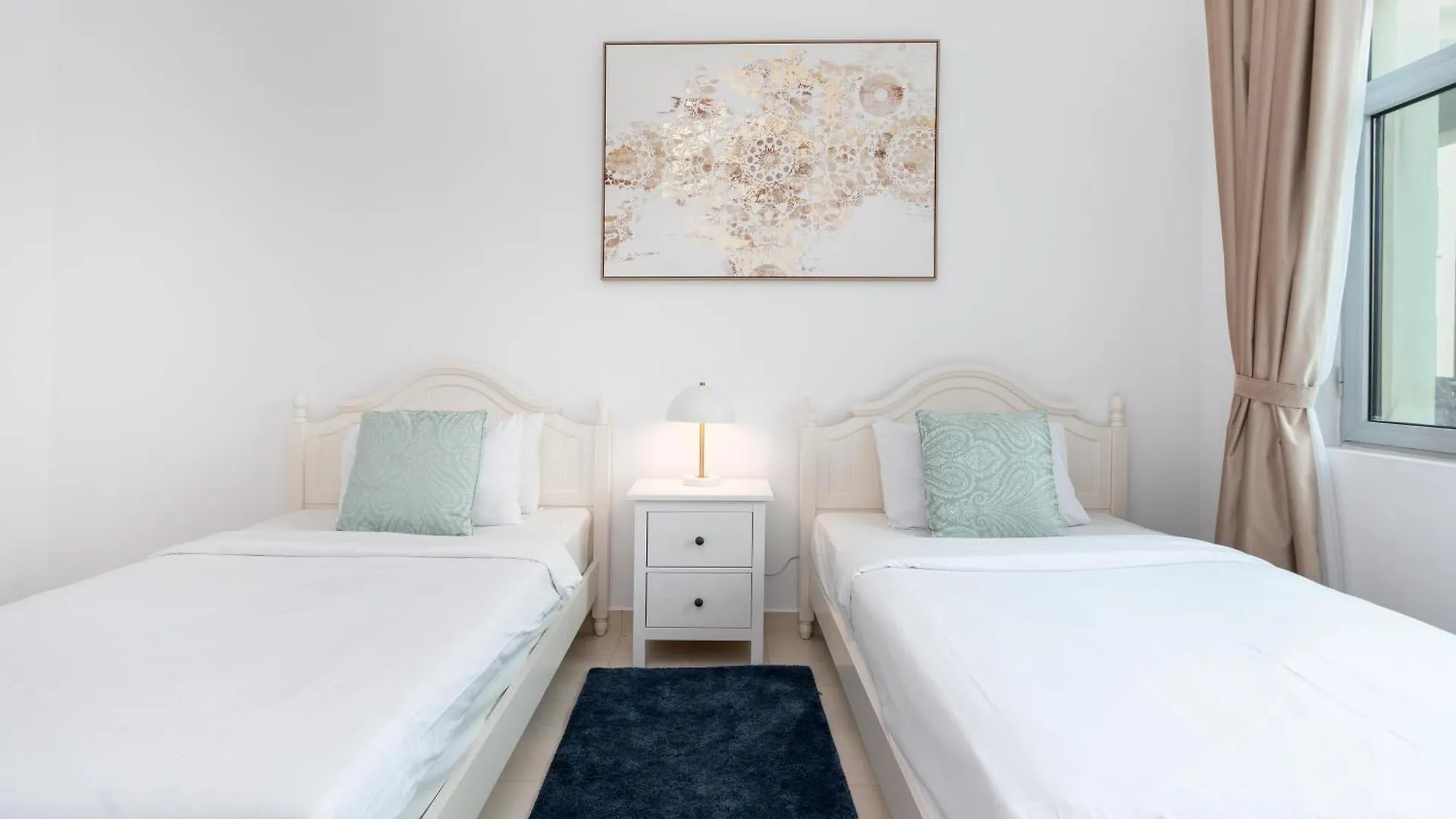 아파트 Lux Bnb I Turia Tower I Lake & Garden View 두바이