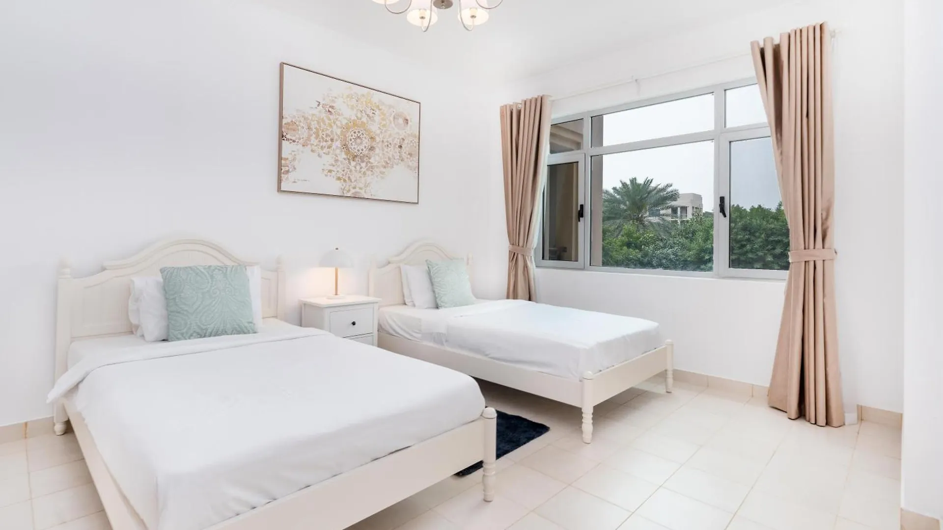Lux Bnb I Turia Tower I Lake & Garden View Dubai