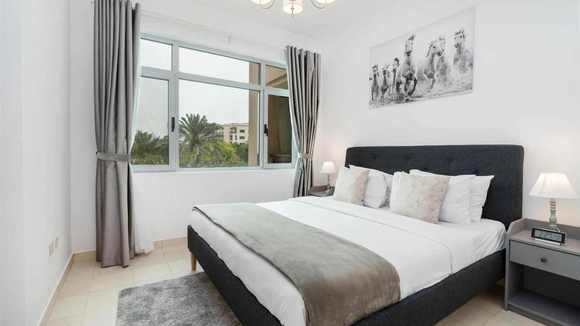Lux Bnb I Turia Tower I Lake & Garden View Dubai Apartment