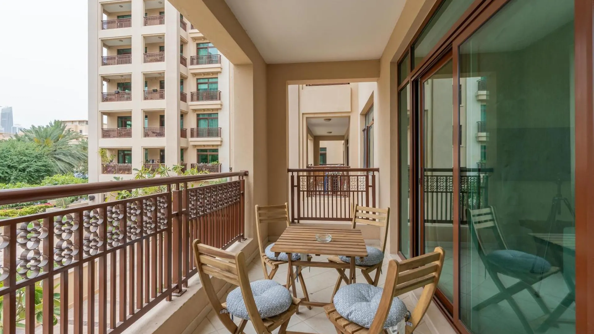 Lux Bnb I Turia Tower I Lake & Garden View Dubai 0*,